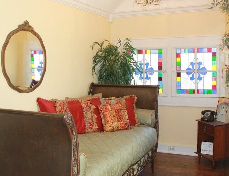 Benefield House Bed & Breakfast