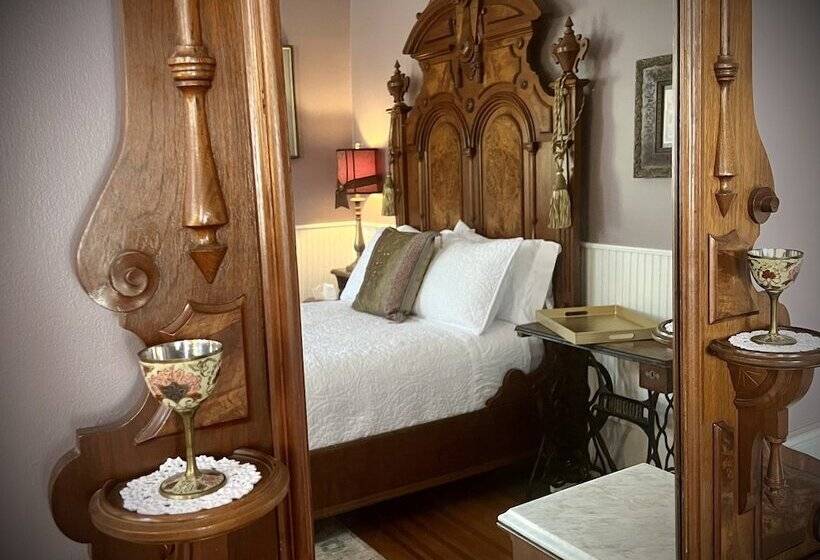 Benefield House Bed & Breakfast