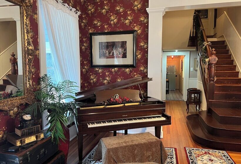 Benefield House Bed & Breakfast