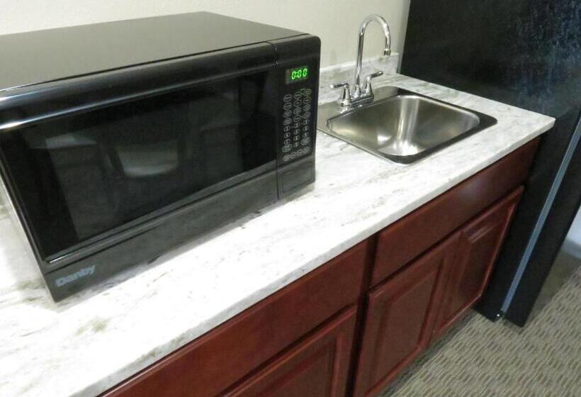 Edgewater Hotel And Suites