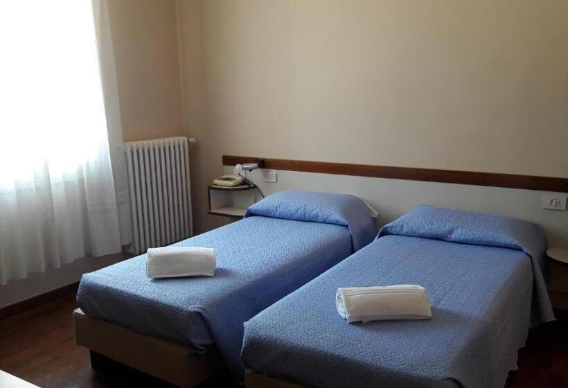 בית מלון כפרי Albergo Al Municipio