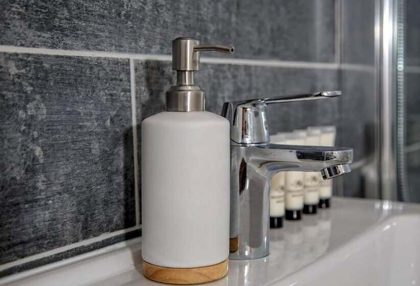 فندق Canada Lodge And Lake