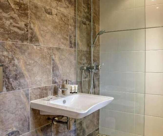 فندق Canada Lodge And Lake