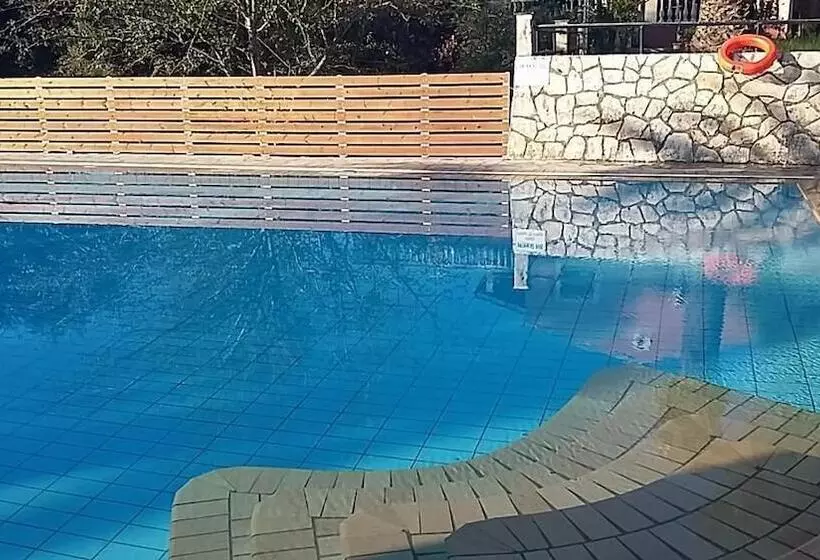ホテル Harbour Inn Corfu