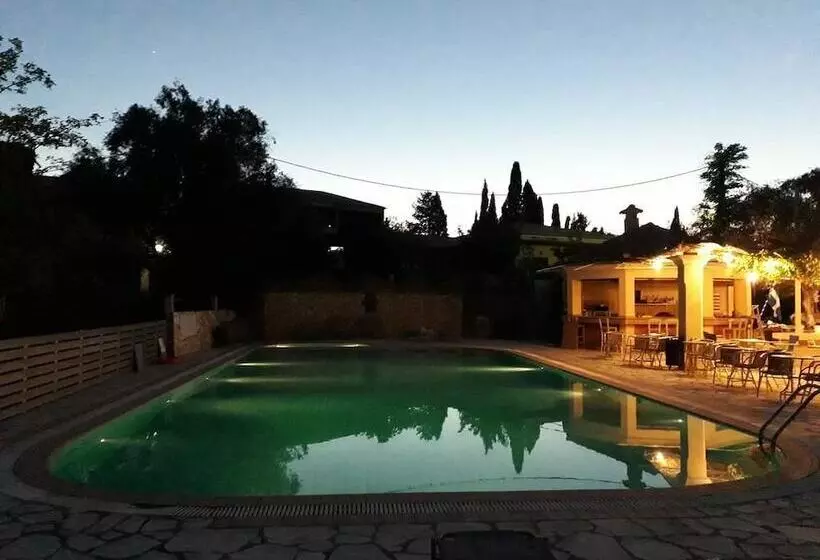 ホテル Harbour Inn Corfu
