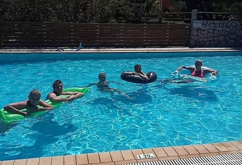 ホテル Harbour Inn Corfu