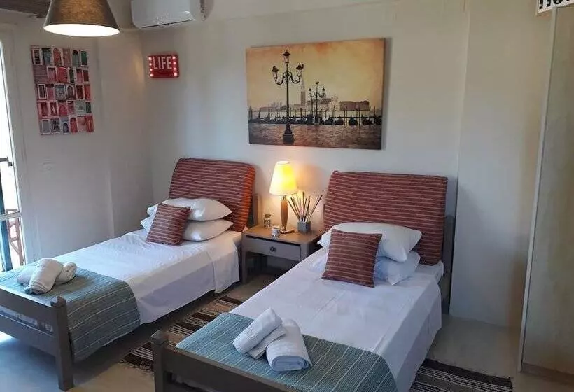 ホテル Harbour Inn Corfu