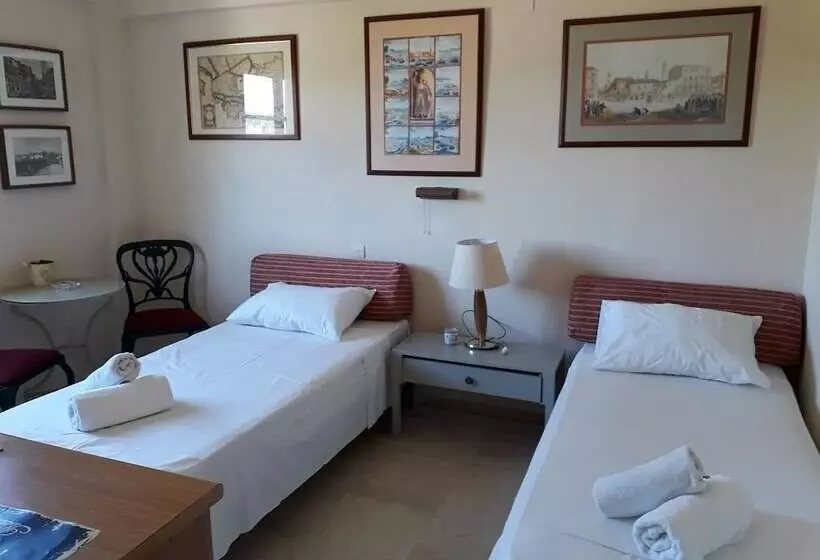 ホテル Harbour Inn Corfu