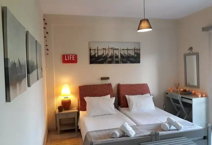 ホテル Harbour Inn Corfu