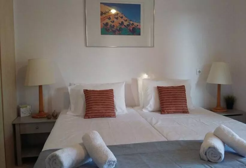 ホテル Harbour Inn Corfu