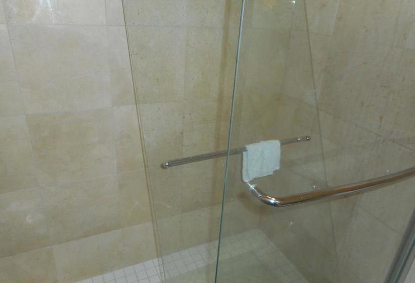 فندق Highlander Motor Inn