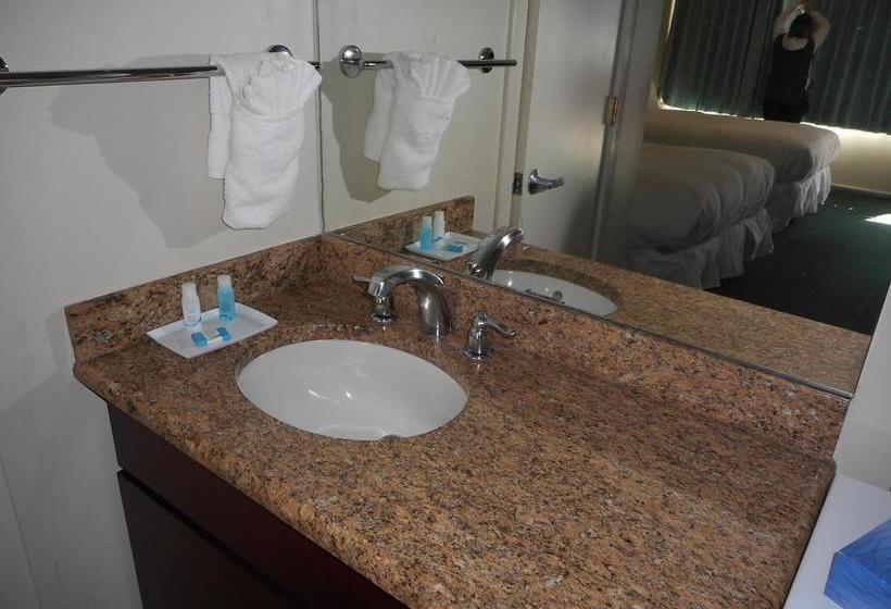 فندق Highlander Motor Inn