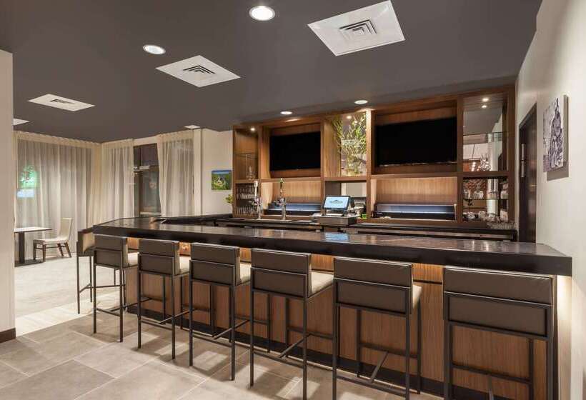 هتل Wingate By Wyndham Altoona Downtown/medical Center