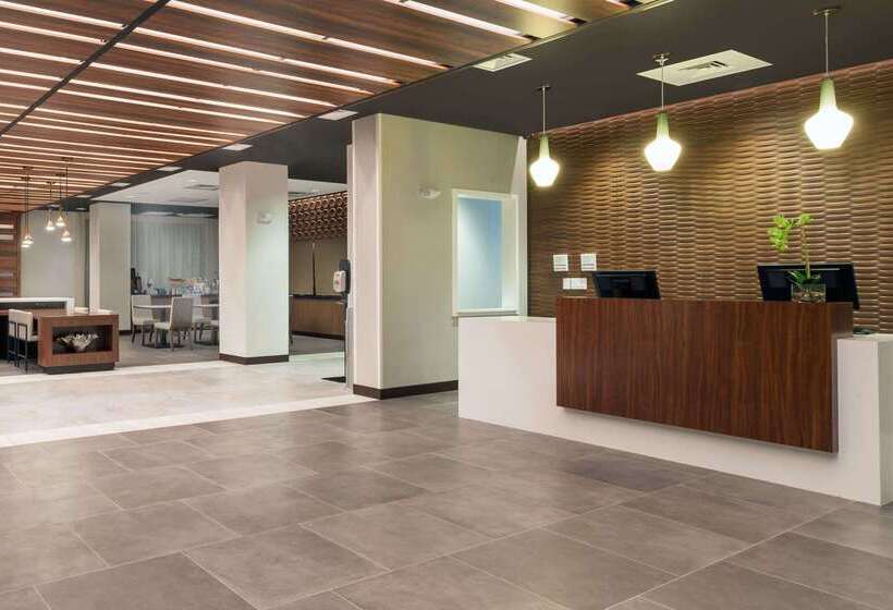 هتل Wingate By Wyndham Altoona Downtown/medical Center