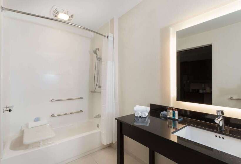 هتل Wingate By Wyndham Altoona Downtown/medical Center