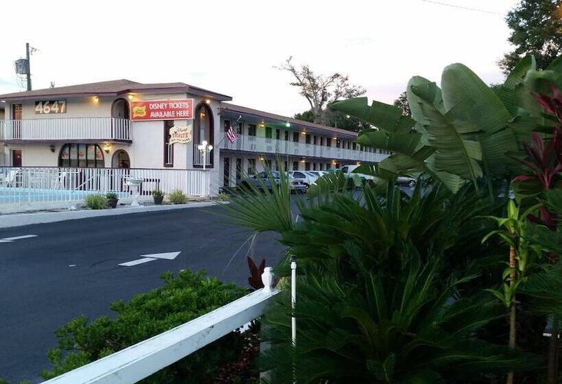 فندق على الطريق Maple Leaf Inn & Suites