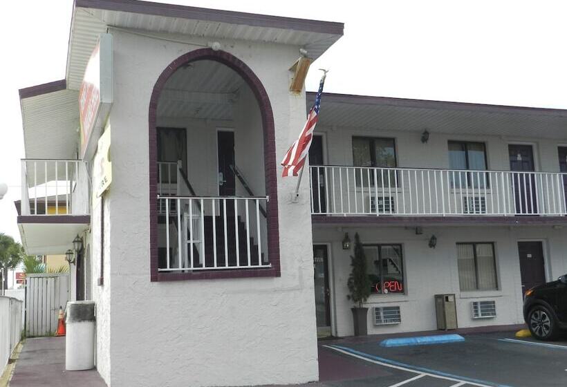 فندق على الطريق Maple Leaf Inn & Suites