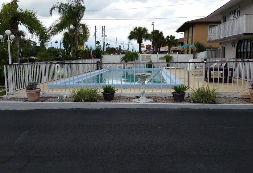 فندق على الطريق Maple Leaf Inn & Suites