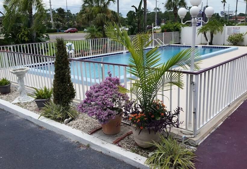 فندق على الطريق Maple Leaf Inn & Suites