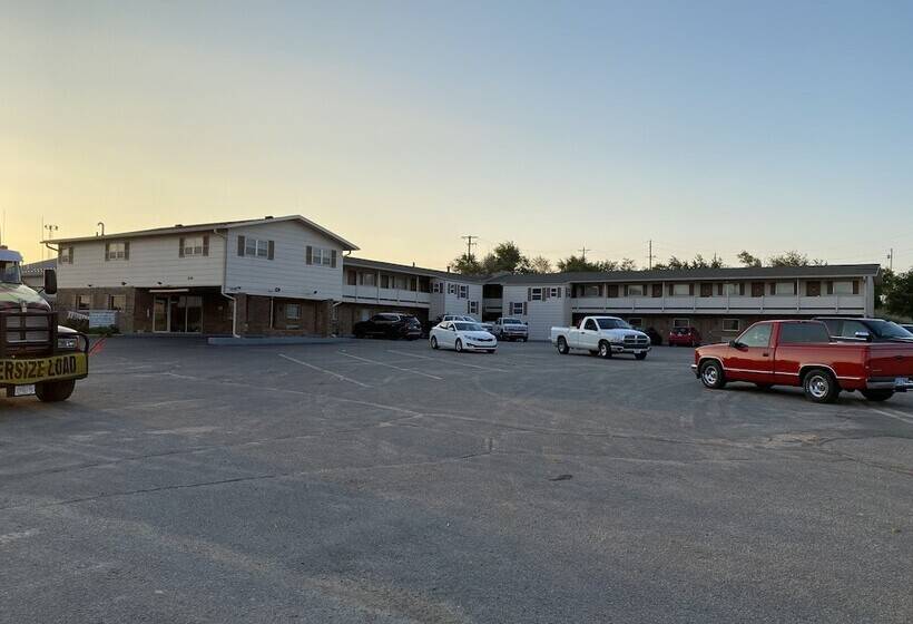 فندق على الطريق Regency Inn