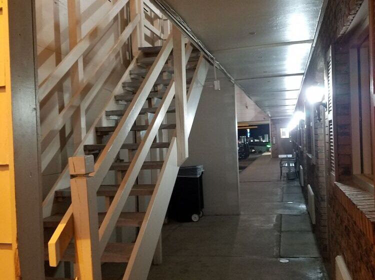 فندق على الطريق Regency Inn