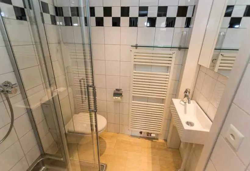 هتل Apartments Justingerweg