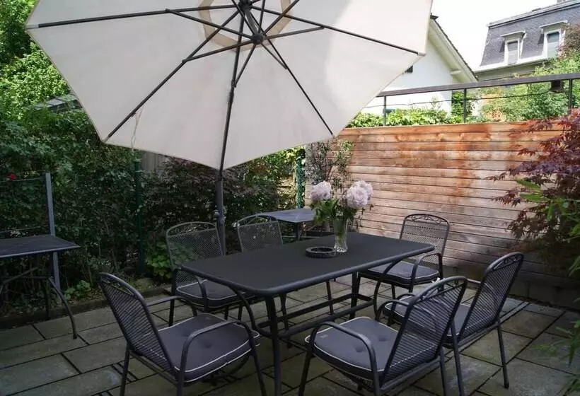 هتل Apartments Justingerweg