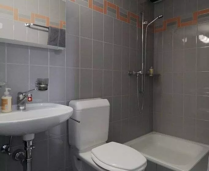 هتل Apartments Justingerweg