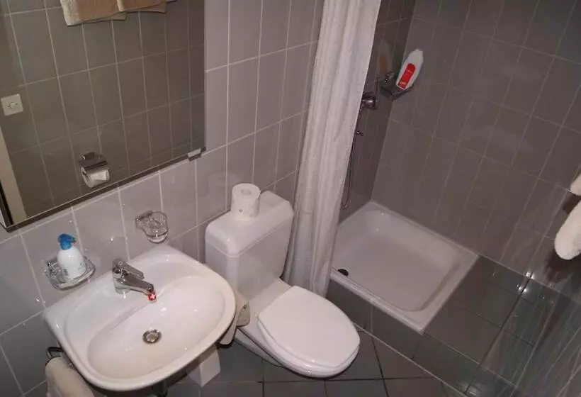 هتل Apartments Justingerweg