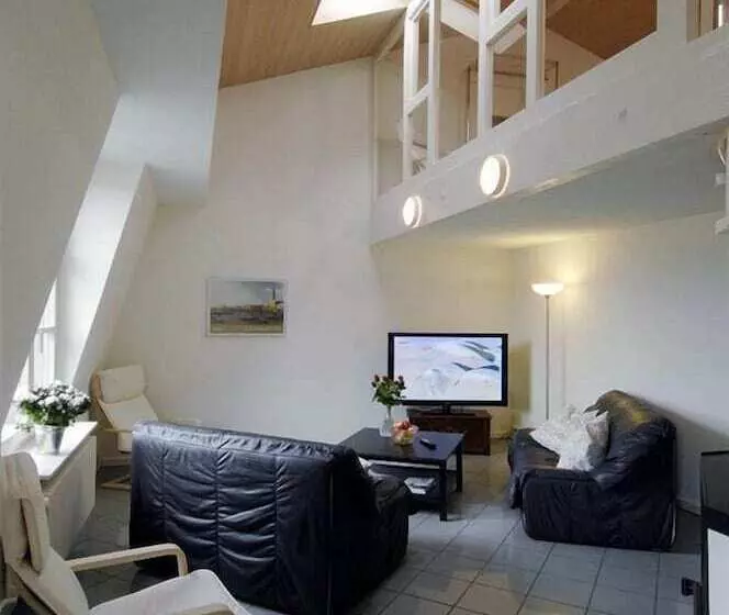 هتل Apartments Justingerweg