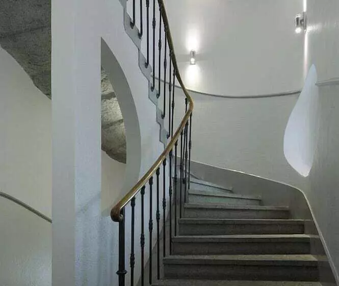 هتل Apartments Justingerweg
