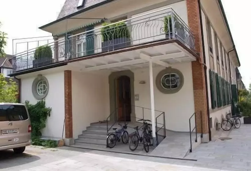 هتل Apartments Justingerweg