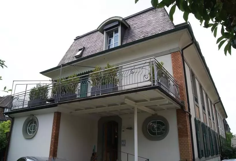 هتل Apartments Justingerweg