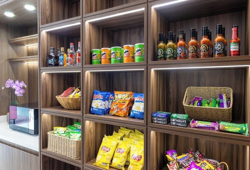 هتل Hilton Garden Inn San Jose Airport City Mall