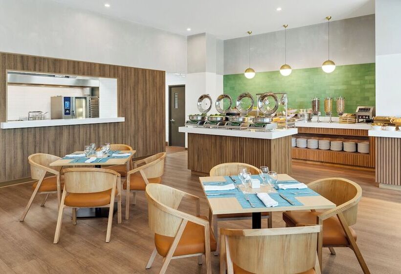 هتل Hilton Garden Inn San Jose Airport City Mall