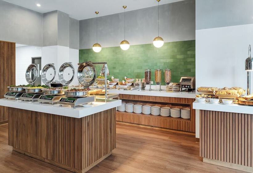 هتل Hilton Garden Inn San Jose Airport City Mall