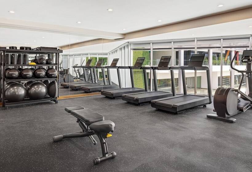 هتل Hilton Garden Inn San Jose Airport City Mall