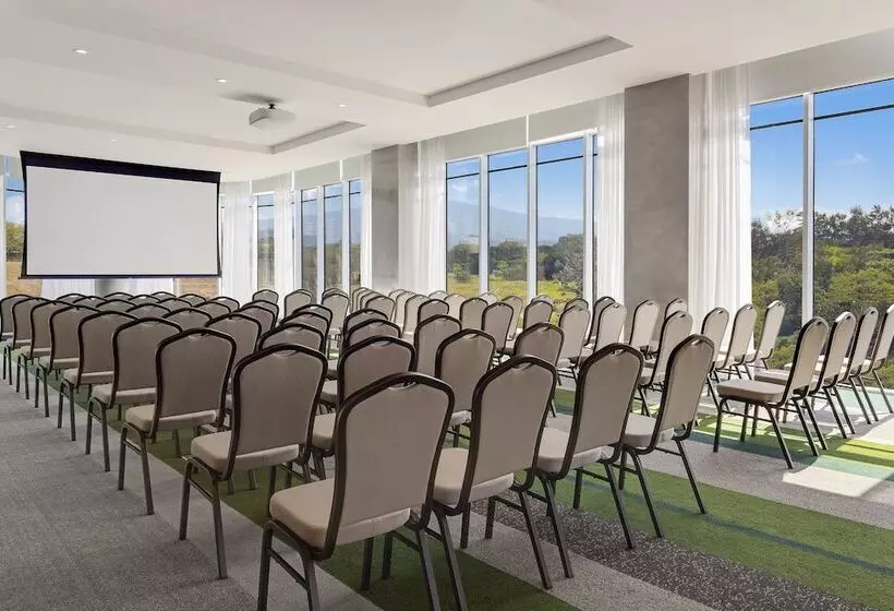 ホテル Hilton Garden Inn San Jose Airport City Mall