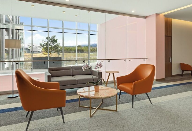 هتل Hilton Garden Inn San Jose Airport City Mall