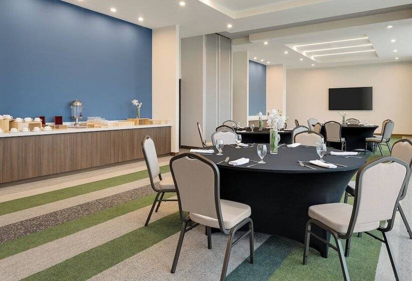 هتل Hilton Garden Inn San Jose Airport City Mall