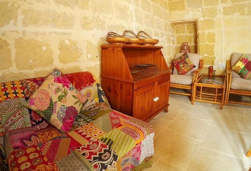 تختخواب و صبحانه Shanti Ghar Gozo