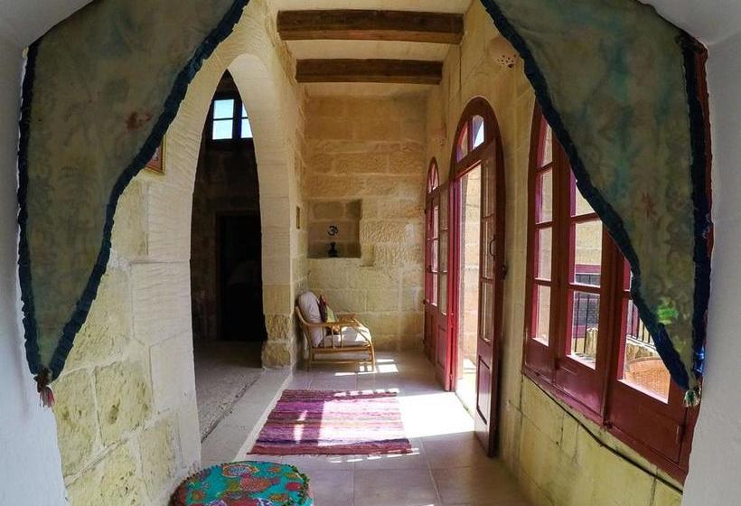 تختخواب و صبحانه Shanti Ghar Gozo