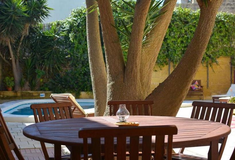 تختخواب و صبحانه Shanti Ghar Gozo