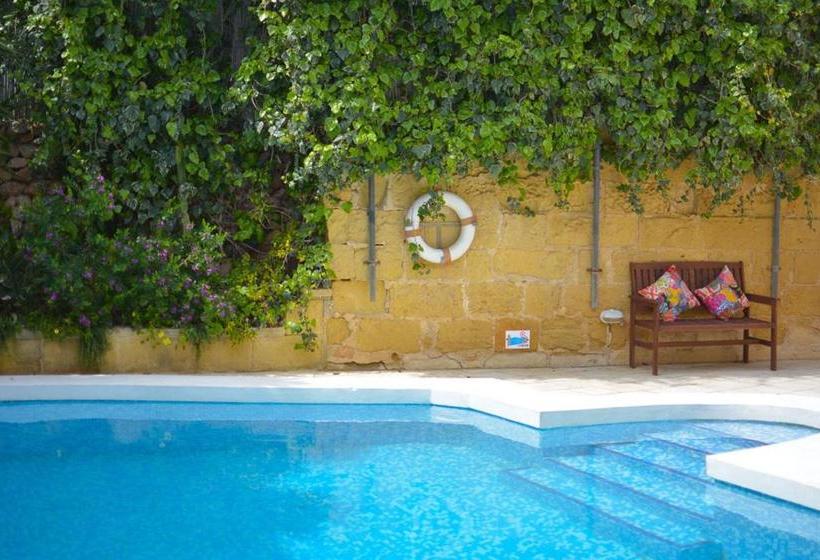 تختخواب و صبحانه Shanti Ghar Gozo