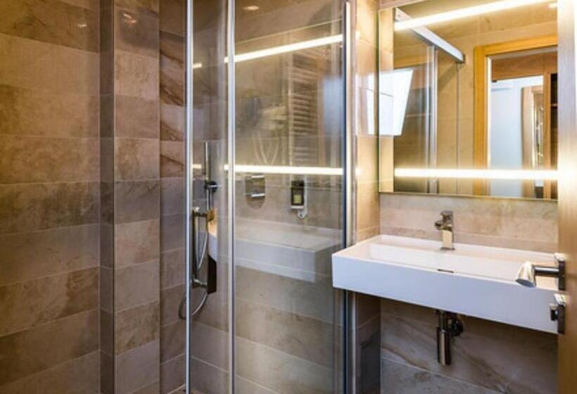 فندق Galeria Thermal Bešeňová