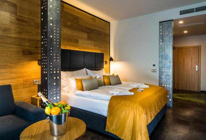 فندق Galeria Thermal Bešeňová