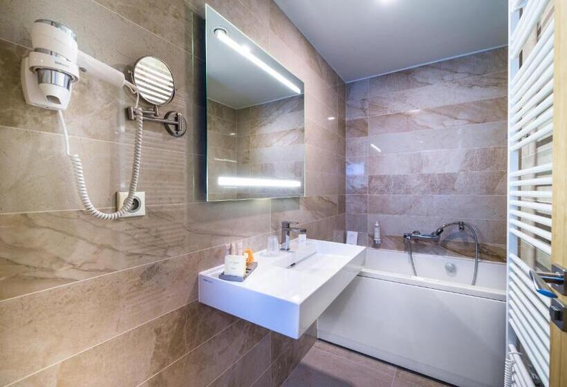 فندق Galeria Thermal Bešeňová