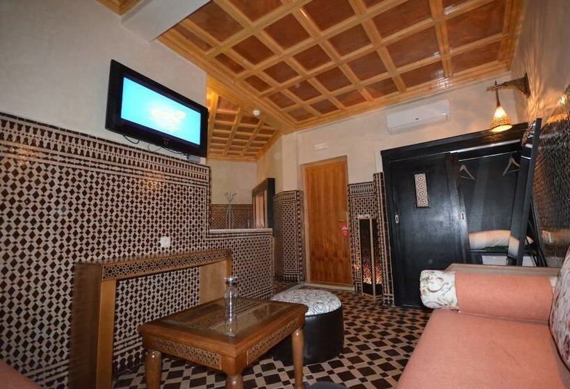 Отель Hôtel Café Restaurant Pyramides