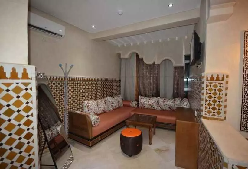 هتل Hôtel Café Restaurant Pyramides