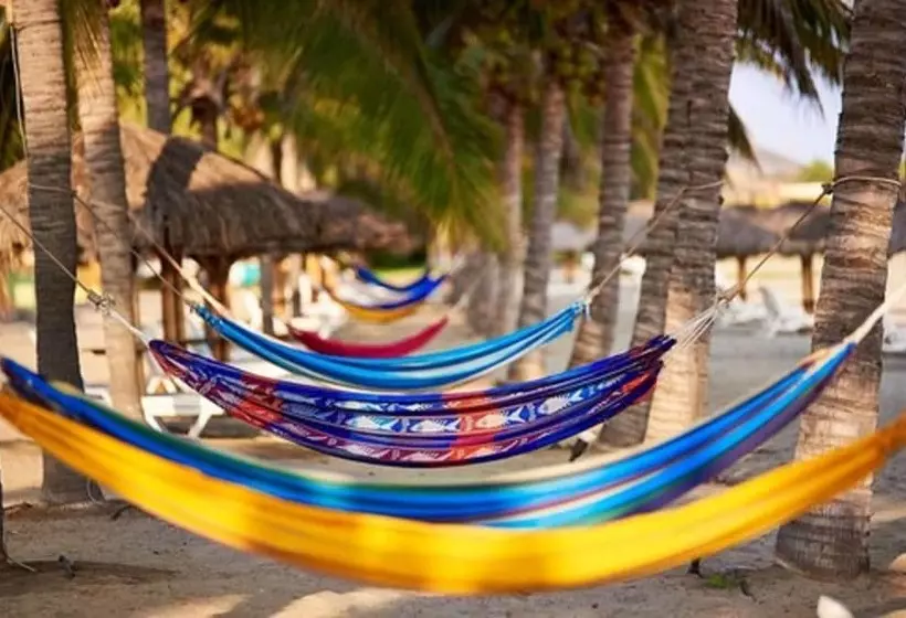 هتل Punta Sal Suites & Bungalows Resort